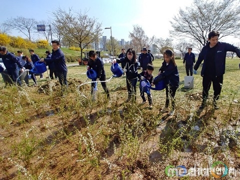 환경실천연합회, 도심 속 한강공원 나무 심기 활동 펼쳐